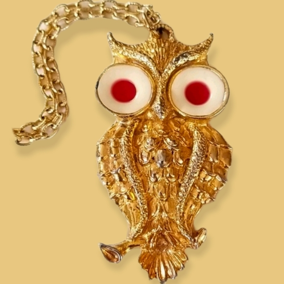 Vintage Mid Century 1960s Enamel Goldtone Owl Pendant Necklace - Picture 3 of 16